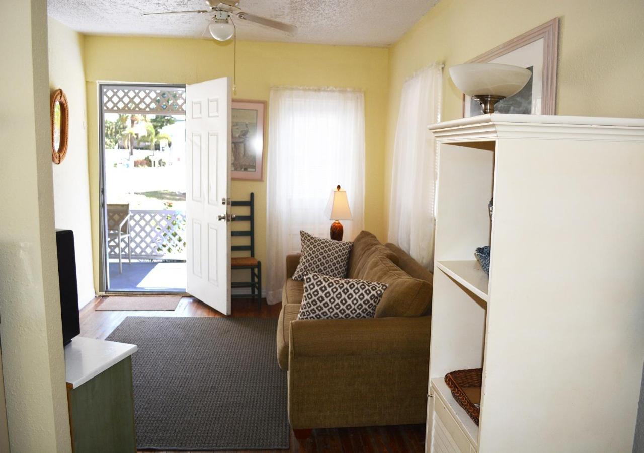 Sunshine Cozy Cottages インディアン・ロック・ビーチ エクステリア 写真