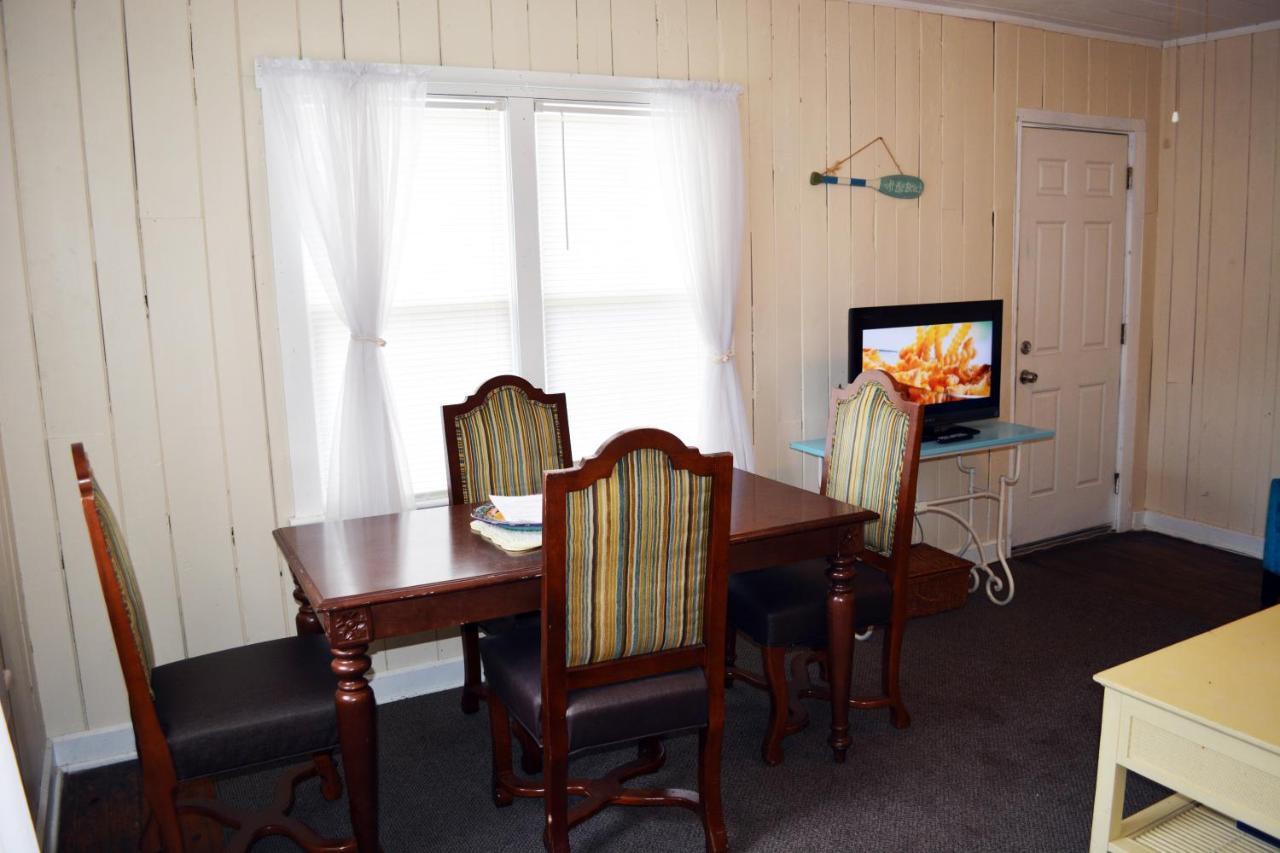 Sunshine Cozy Cottages インディアン・ロック・ビーチ エクステリア 写真