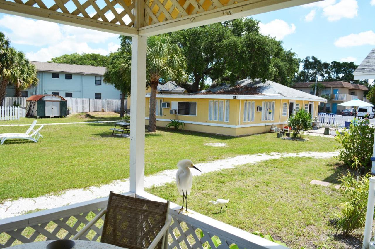 Sunshine Cozy Cottages インディアン・ロック・ビーチ エクステリア 写真